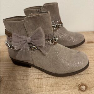 Crown Vintage Taupe Kids Boots with Chain and Bow